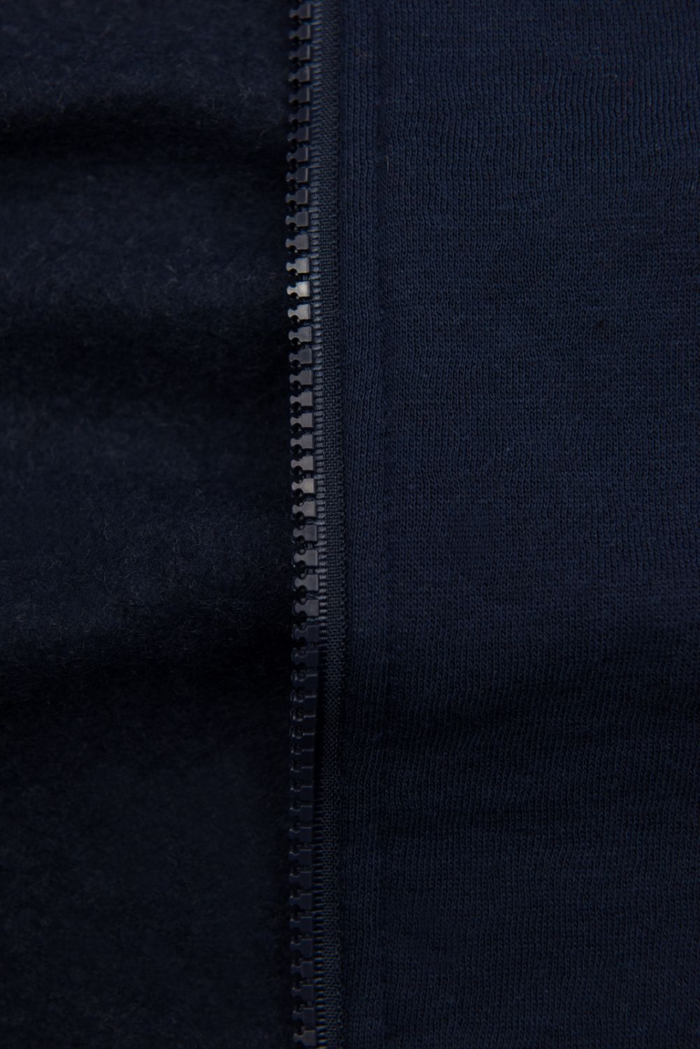 Tmavě modrá mikina s květinovým futrem v kapuci