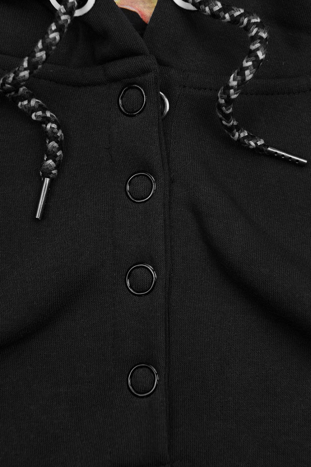 Černá prodloužená mikina ve slim střihu