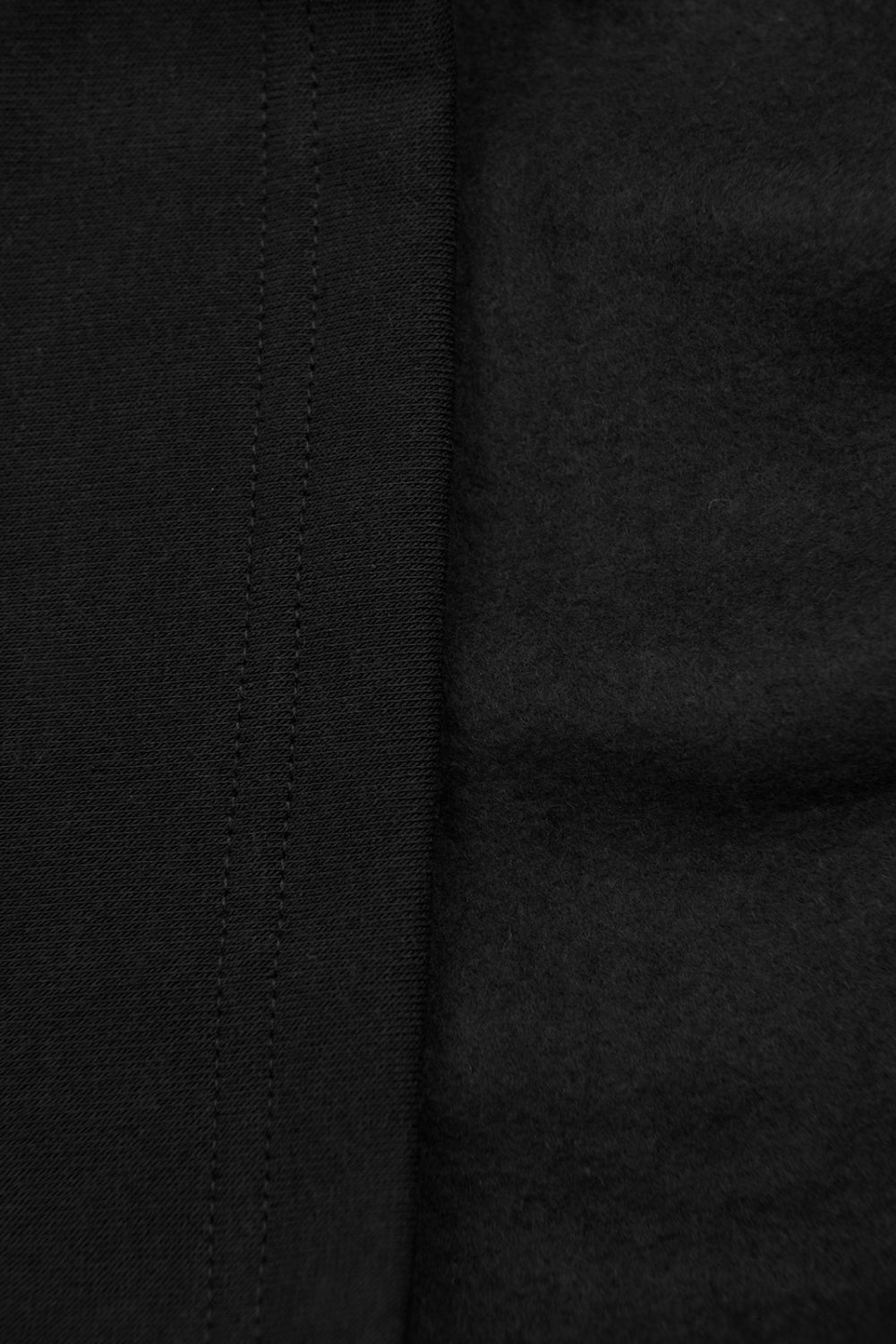 Černá prodloužená mikina ve slim střihu