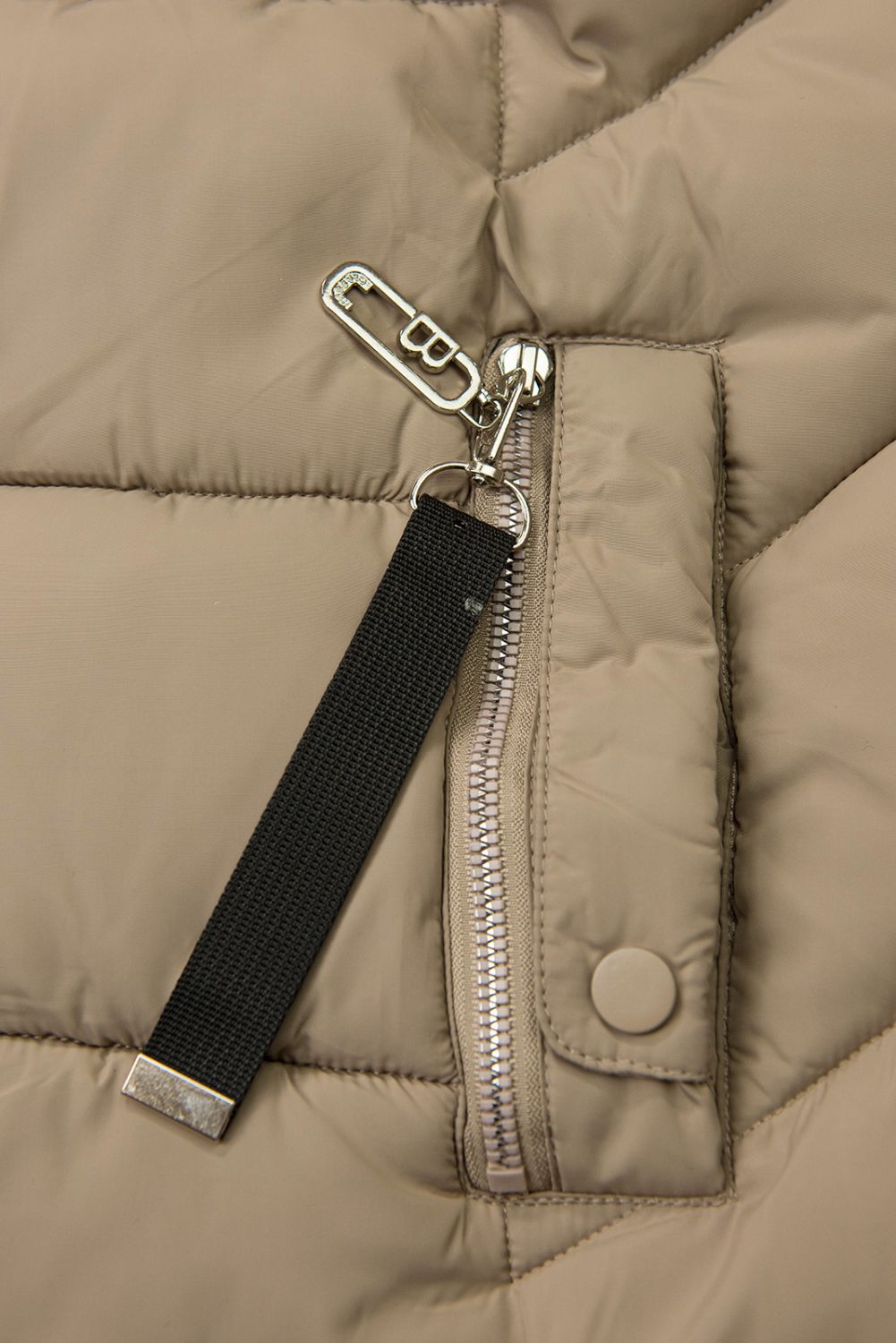 Béžová zimní prošívaná bunda s kožešinou