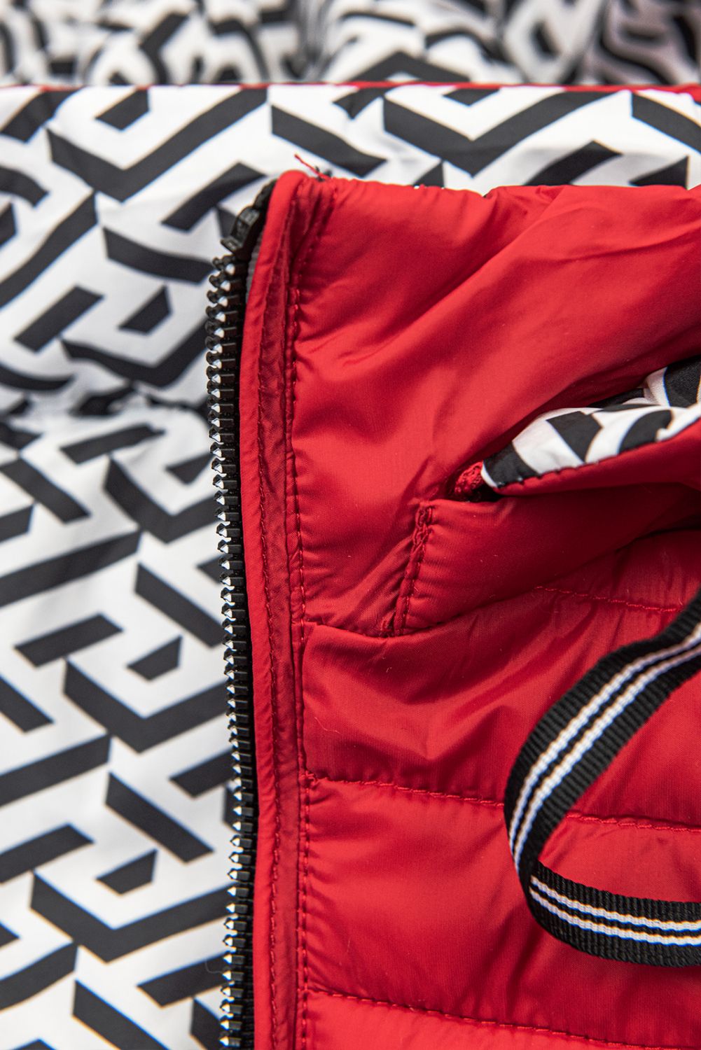 Vínově červená lehká oboustranná bunda