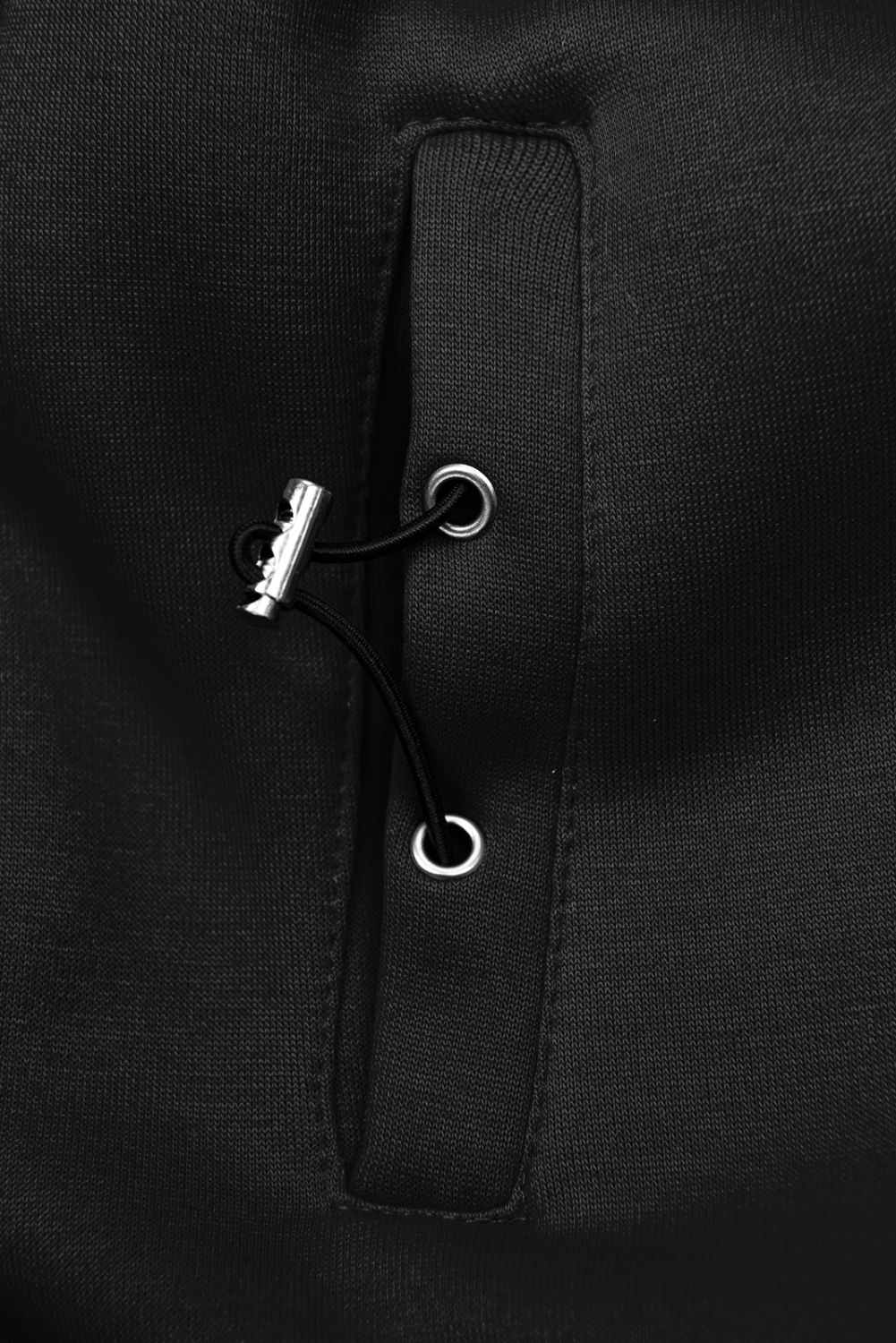 Černá dlouhá mikina s květinovou podšívkou v kapuci