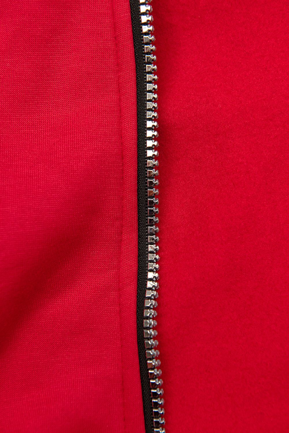 Červená sportovní prodloužená mikina