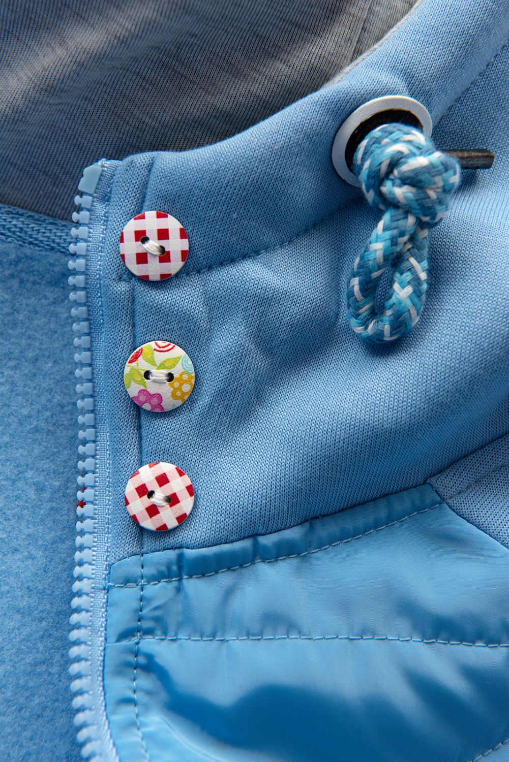 Světle modrá mikina v prodlouženém střihu