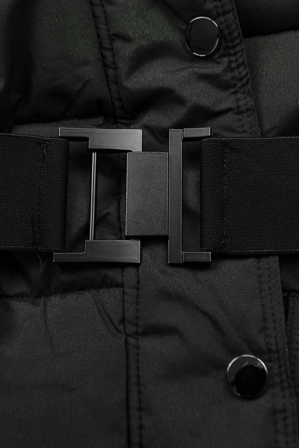 Černá zimní bunda s páskem