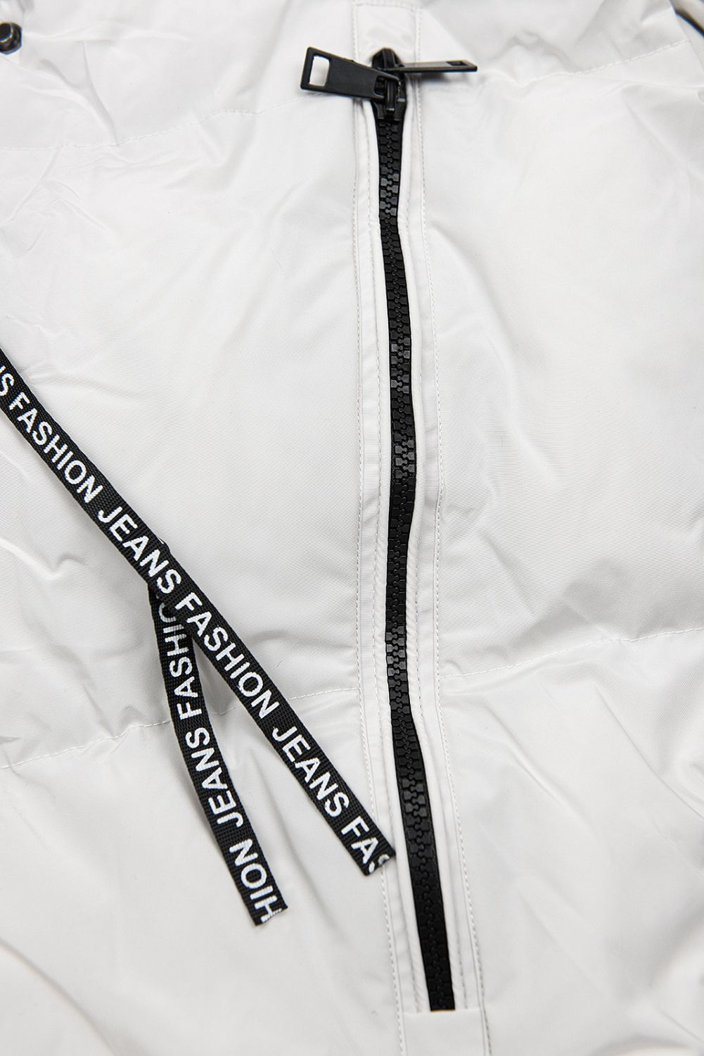 Bílá dlouhá bunda na zimu