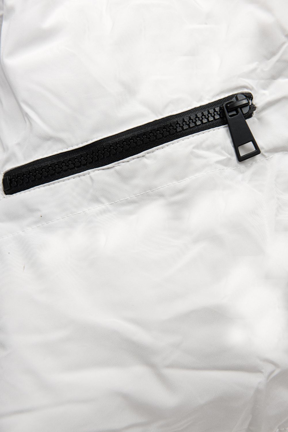 Bílá dlouhá bunda na zimu