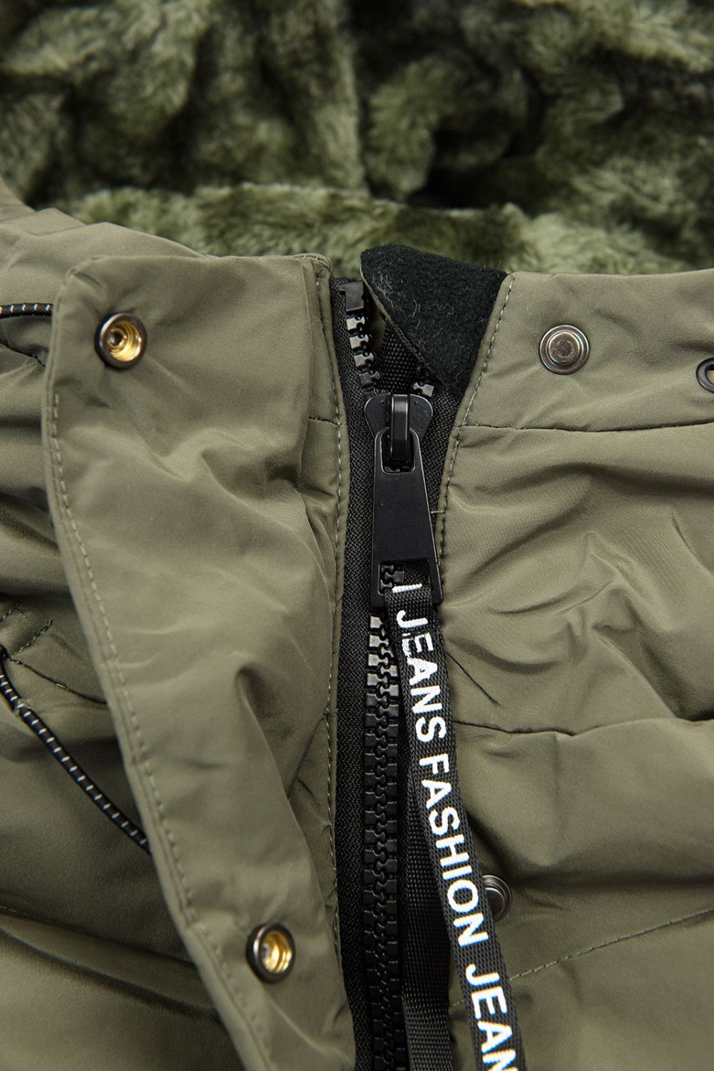 Olivově zelená dlouhá bunda na zimu