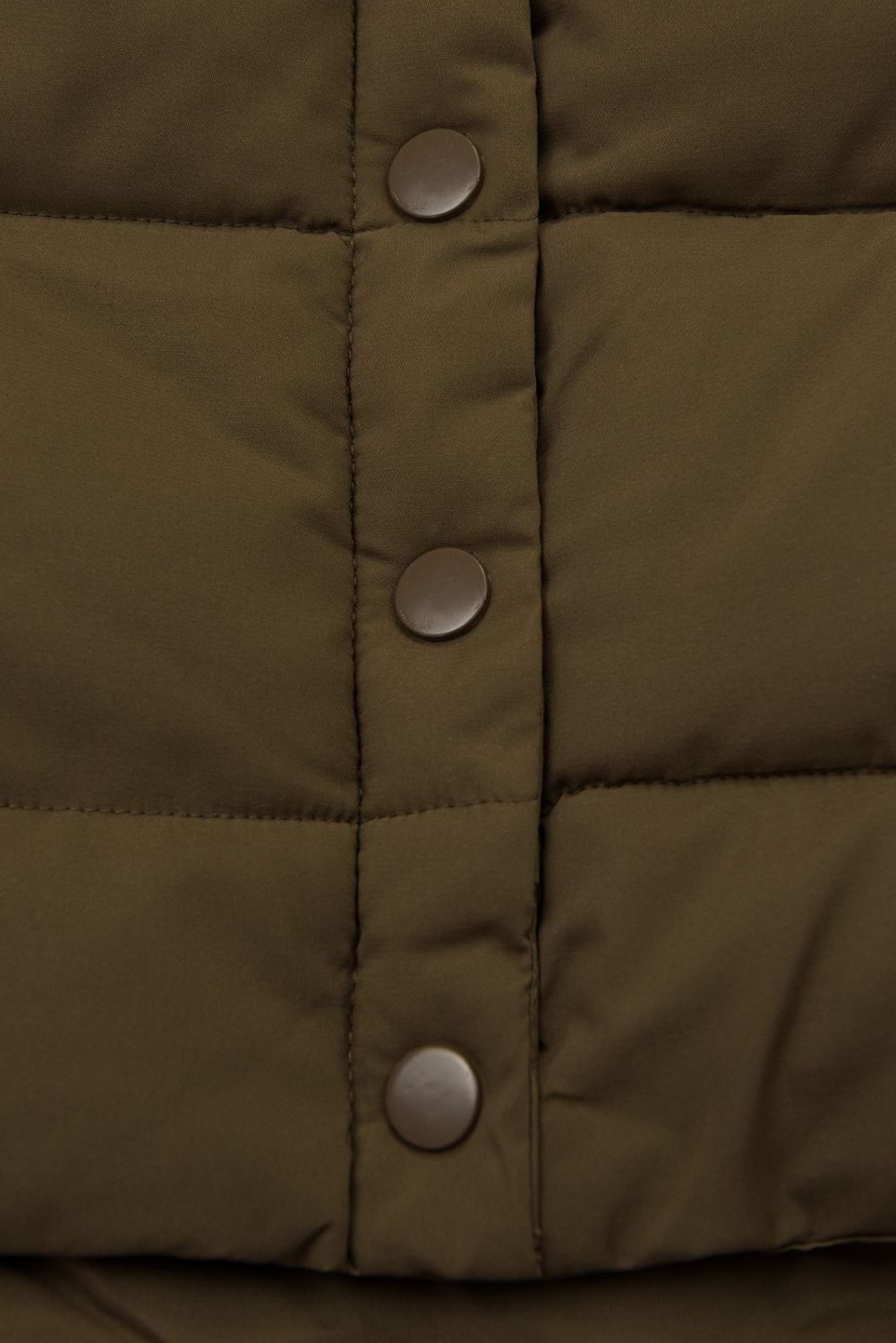 Hnědá prošívaná zimní bunda v prodlouženém střihu