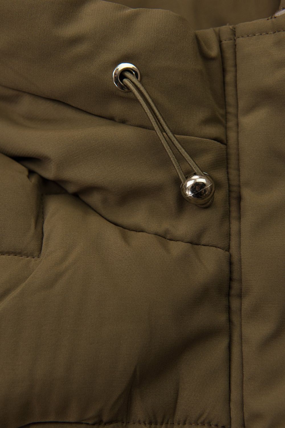 Hnědá prošívaná zimní bunda v prodlouženém střihu