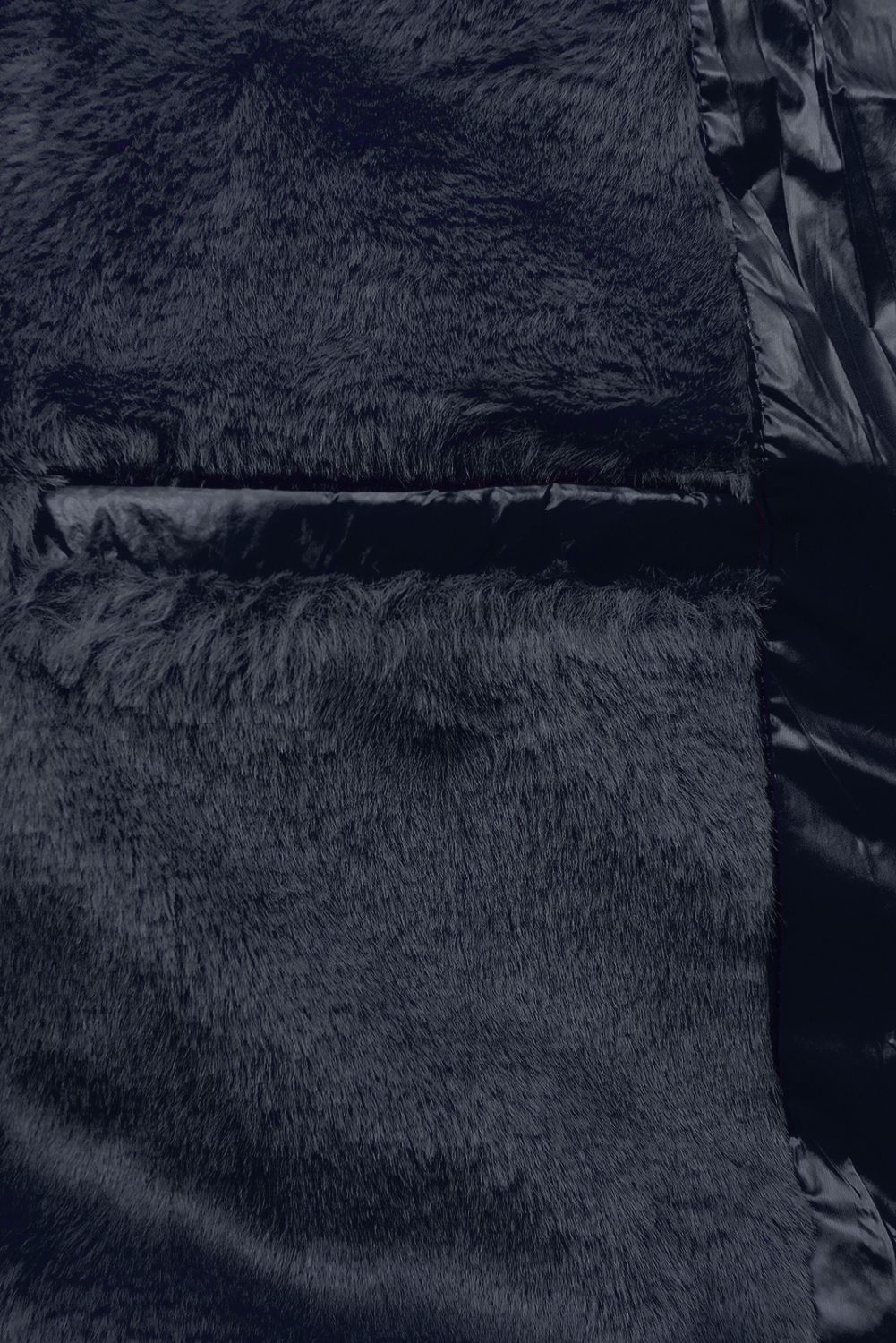 Tmavě modrá zimní krátká bunda s hnědou kožešinou