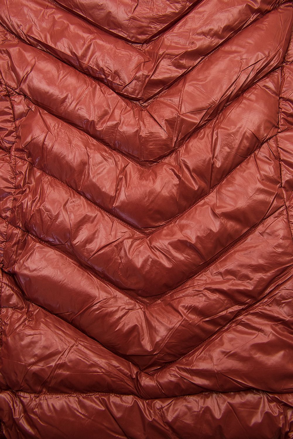 Cihlově hnědá zimní krátká bunda s černou kožešinou