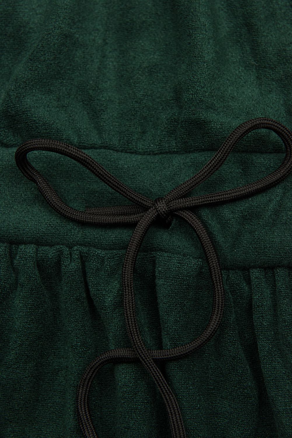 Tmavě zelené krátké šaty s krajkou