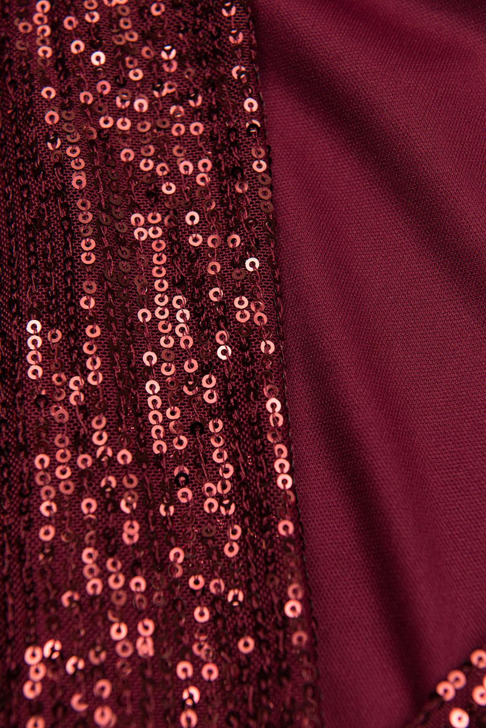 Vínově červené šaty s flitry