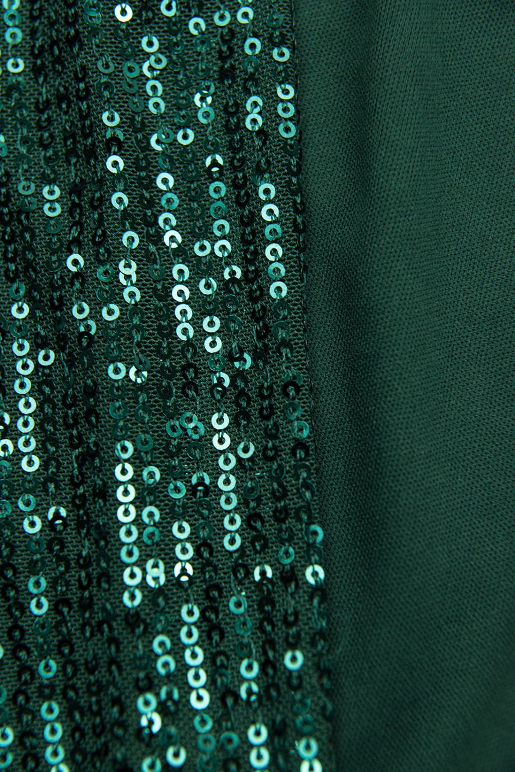 Smaragdově zelené šaty s flitry