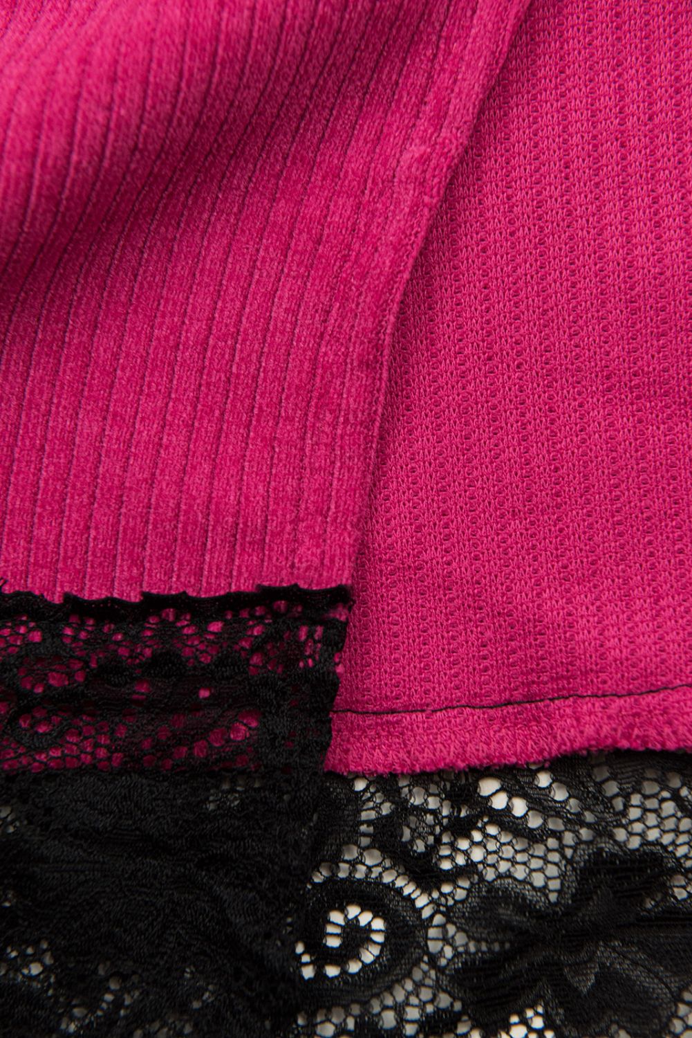 Ružové šaty s krajkou