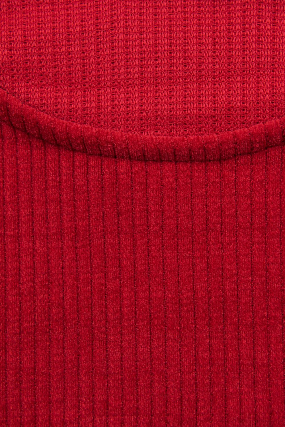 Červené šaty s krajkou