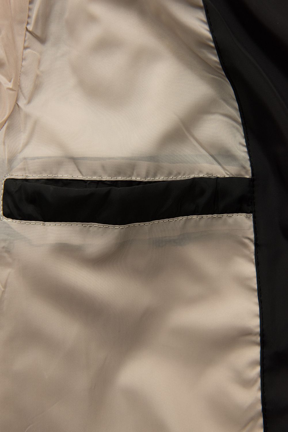 Černá sportovní prošívaná bunda