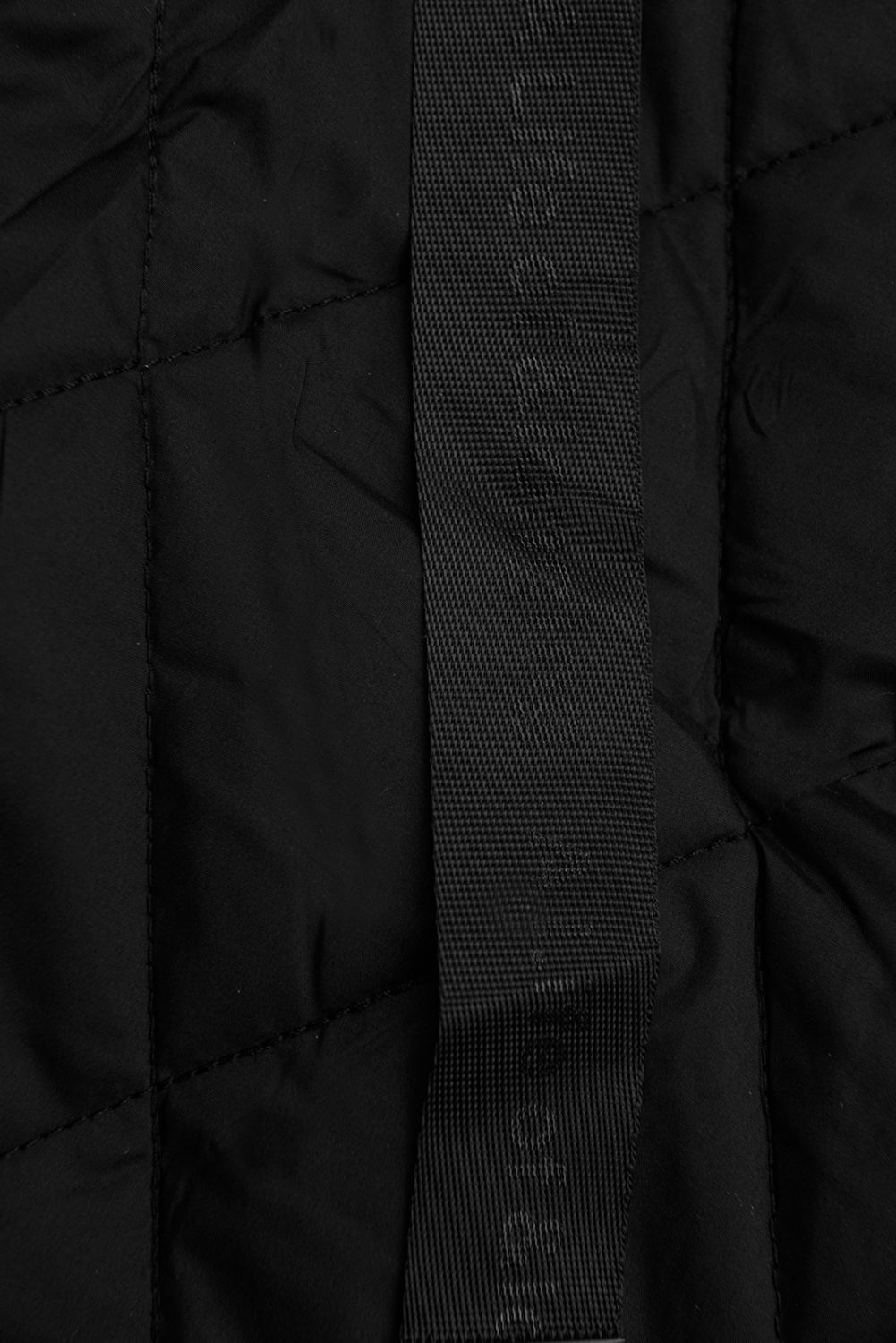 Černá vesta s kapucí