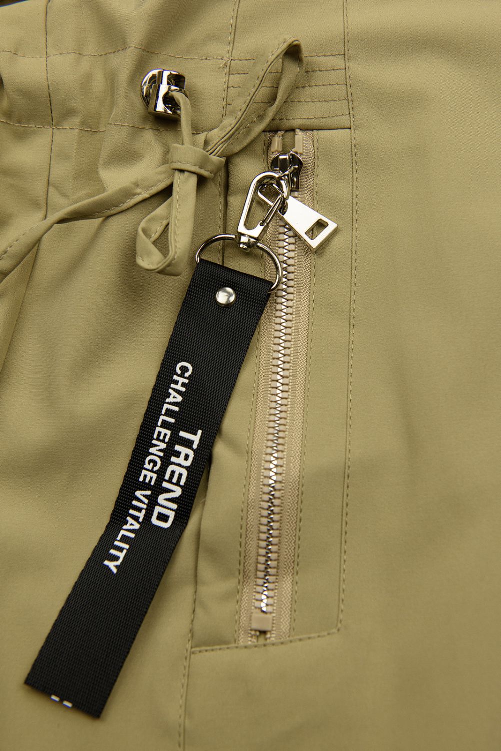 Béžový jarní plášť se stahováním v pase