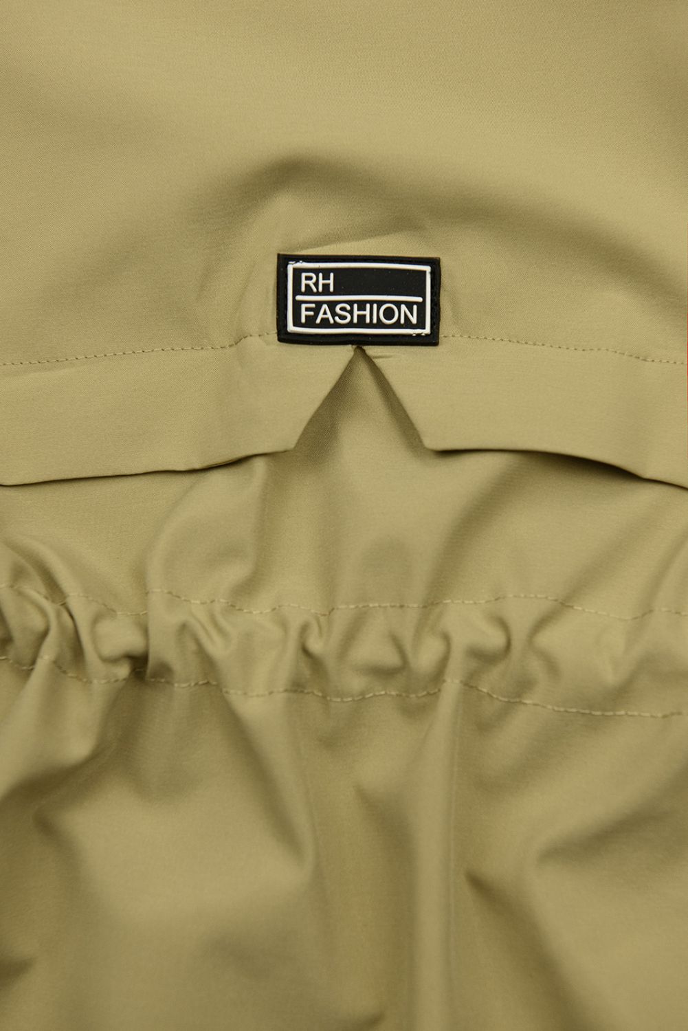 Béžový jarní plášť se stahováním v pase