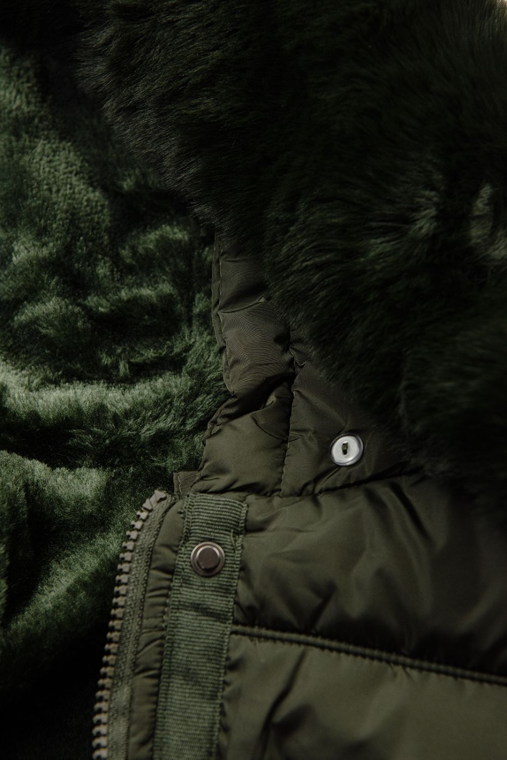 Khaki zimní bunda s plyšem a kožešinou