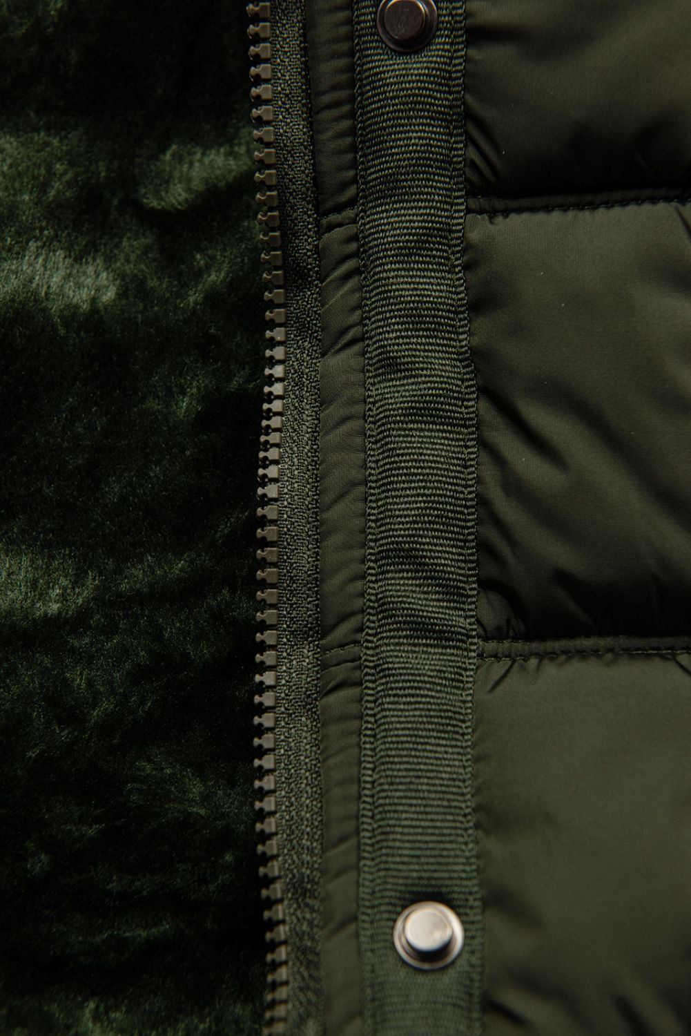 Khaki zimní bunda s plyšem a kožešinou