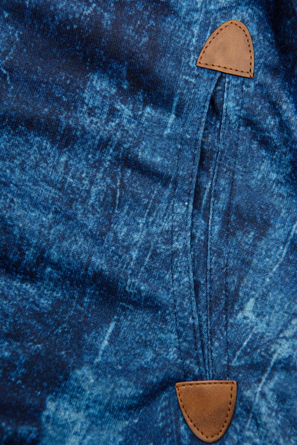 Tmavě modrá mikina s asymetrickým zipem