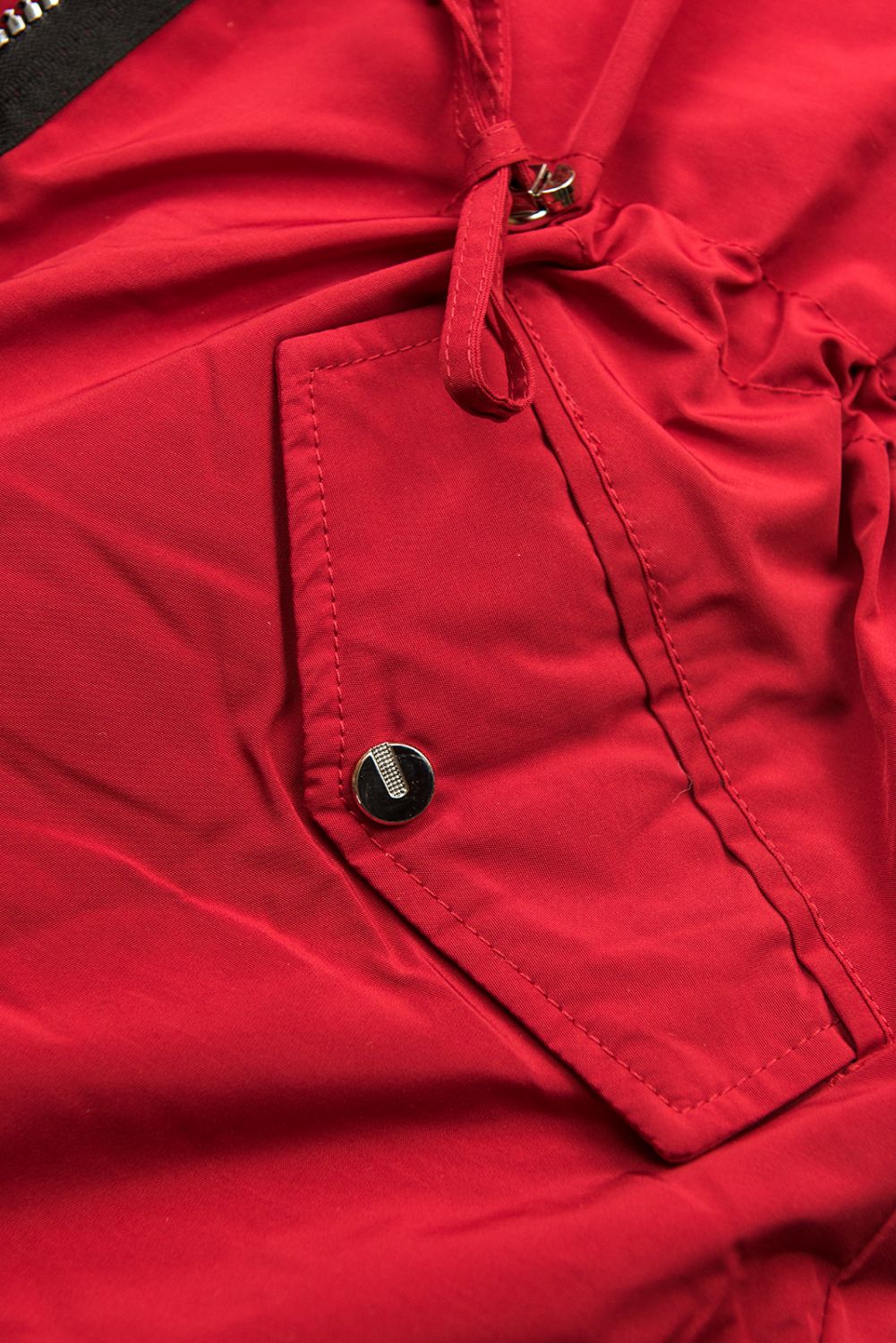 Červená-béžová parka s kožešinovým lemem