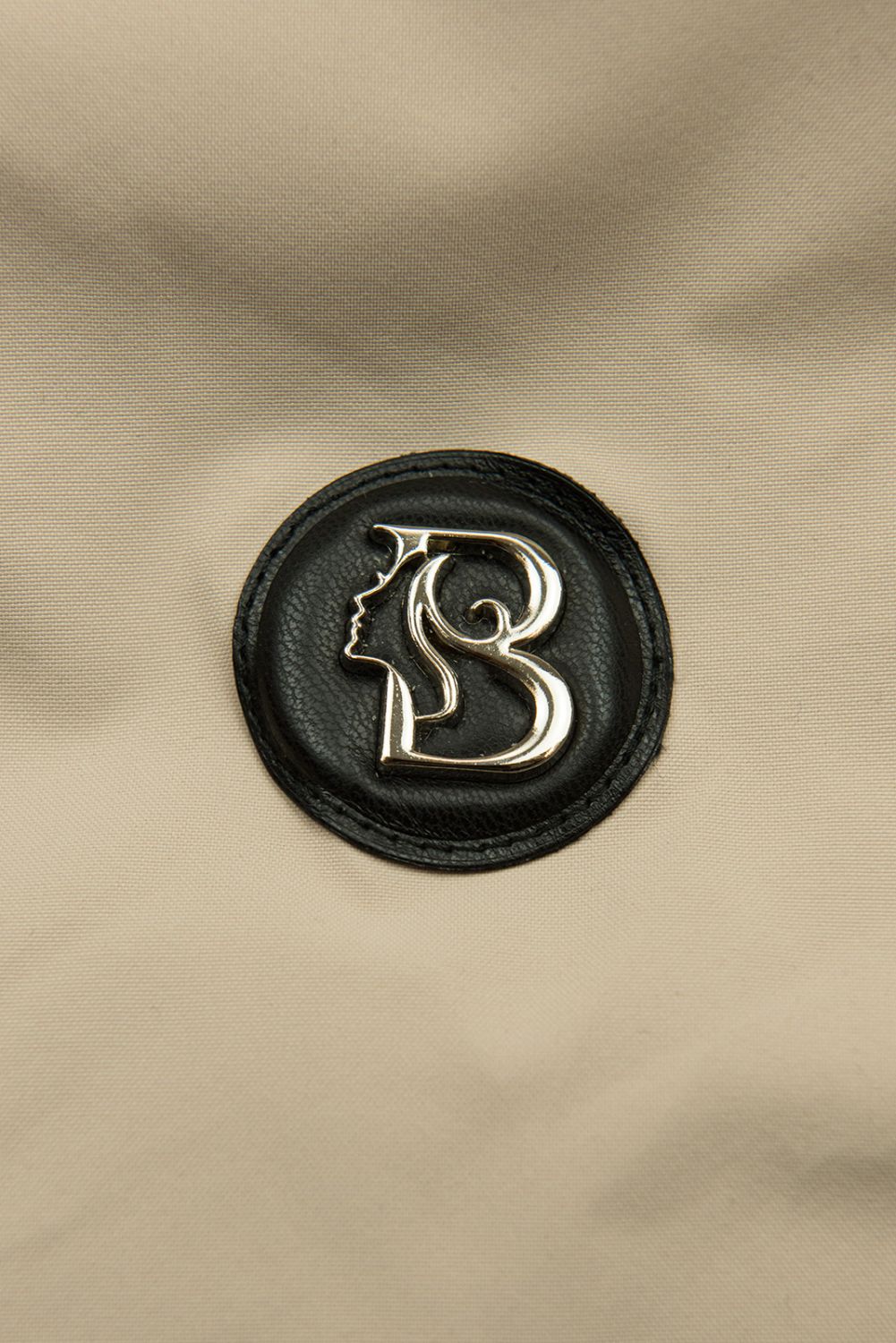 Béžová jarní parka s vysokým límcem