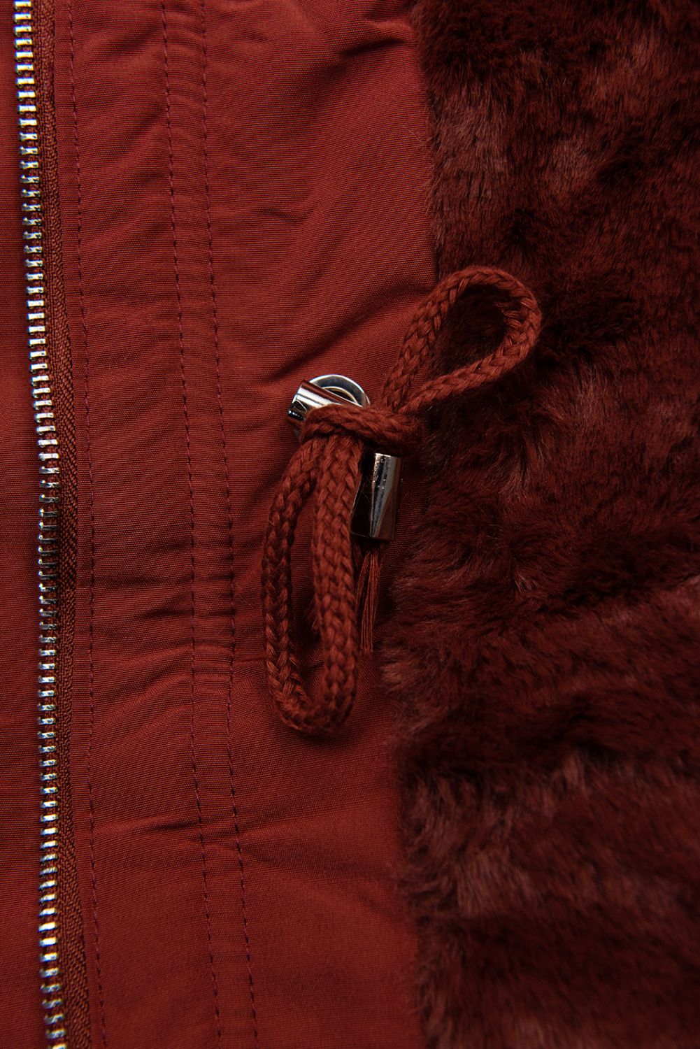 Červenohnědá parka s plyšem a kožešinou