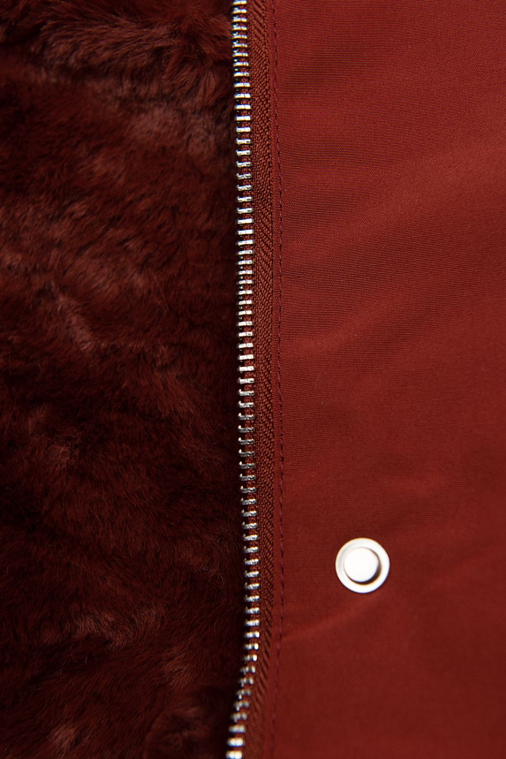 Červenohnědá parka s plyšem a kožešinou