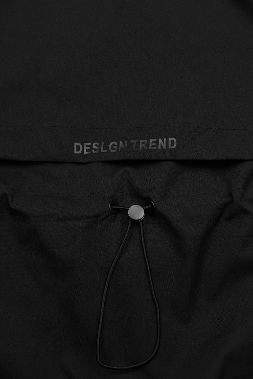 Černá jarní parka s vysokým límcem