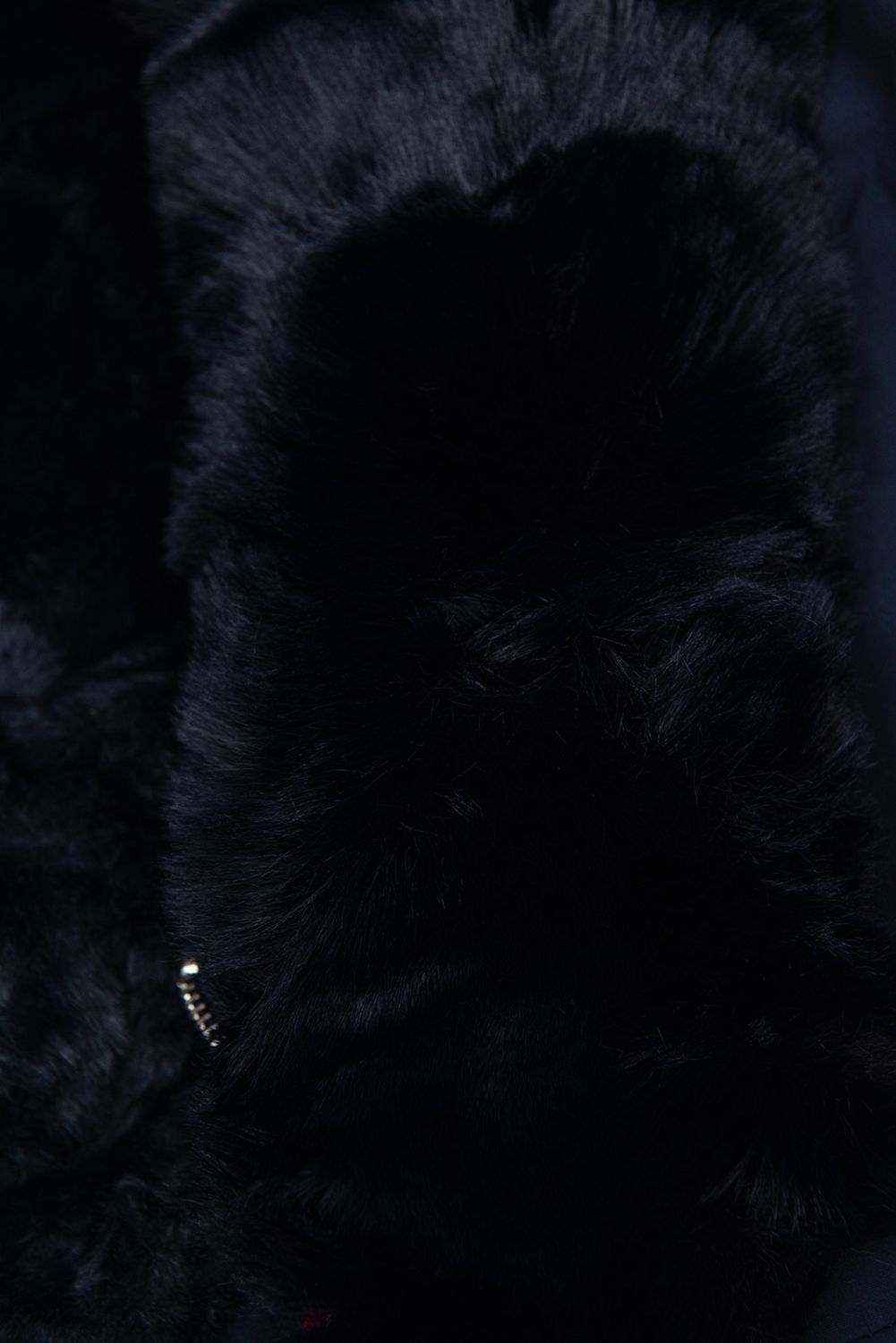 Tmavě modrá parka s plyšem a kožešinou