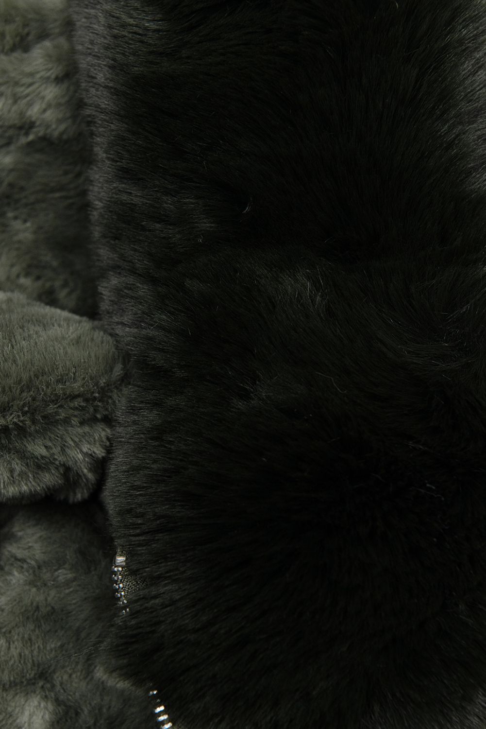 Olivově zelená parka s plyšem a kožešinou