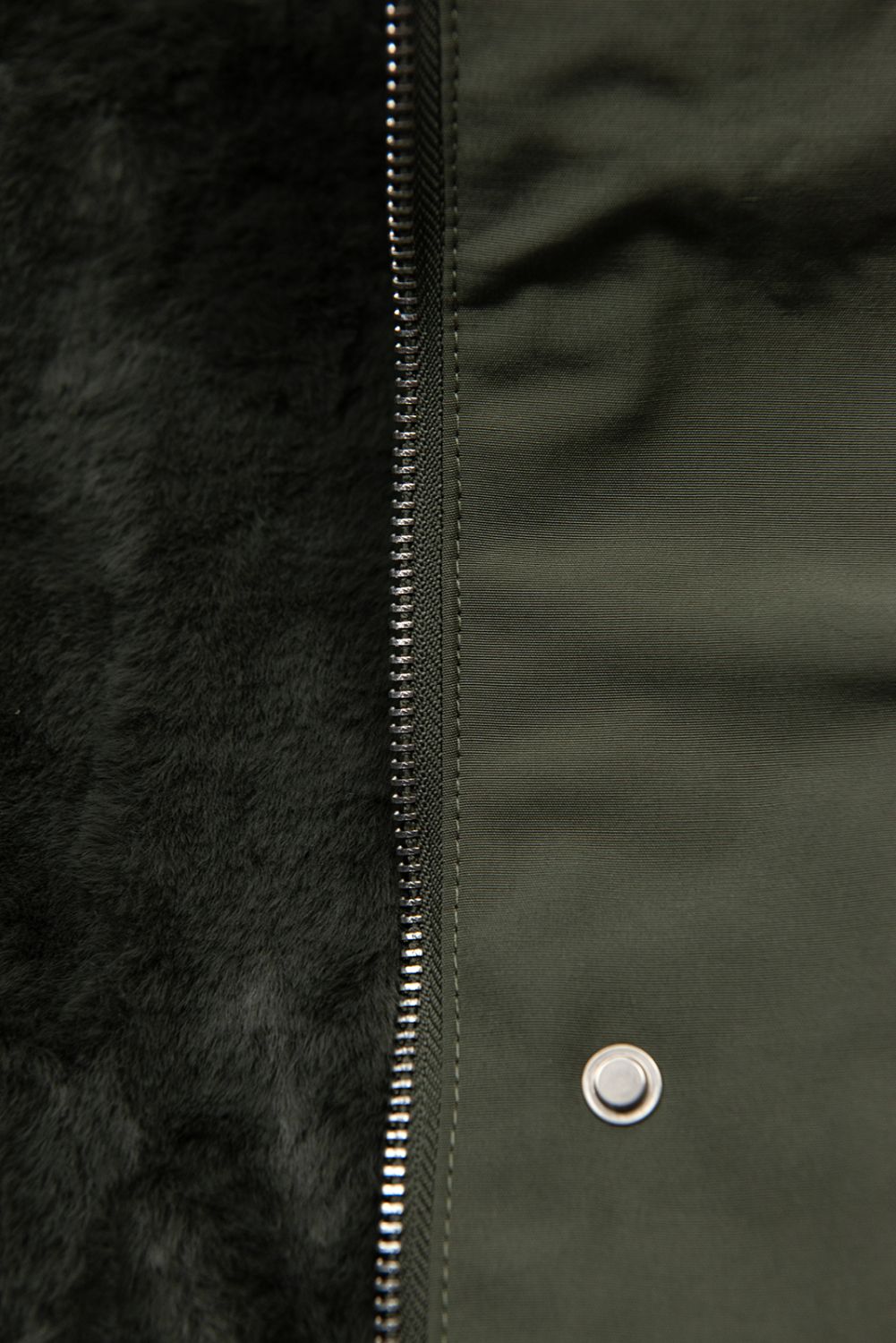 Olivově zelená parka s plyšem a kožešinou