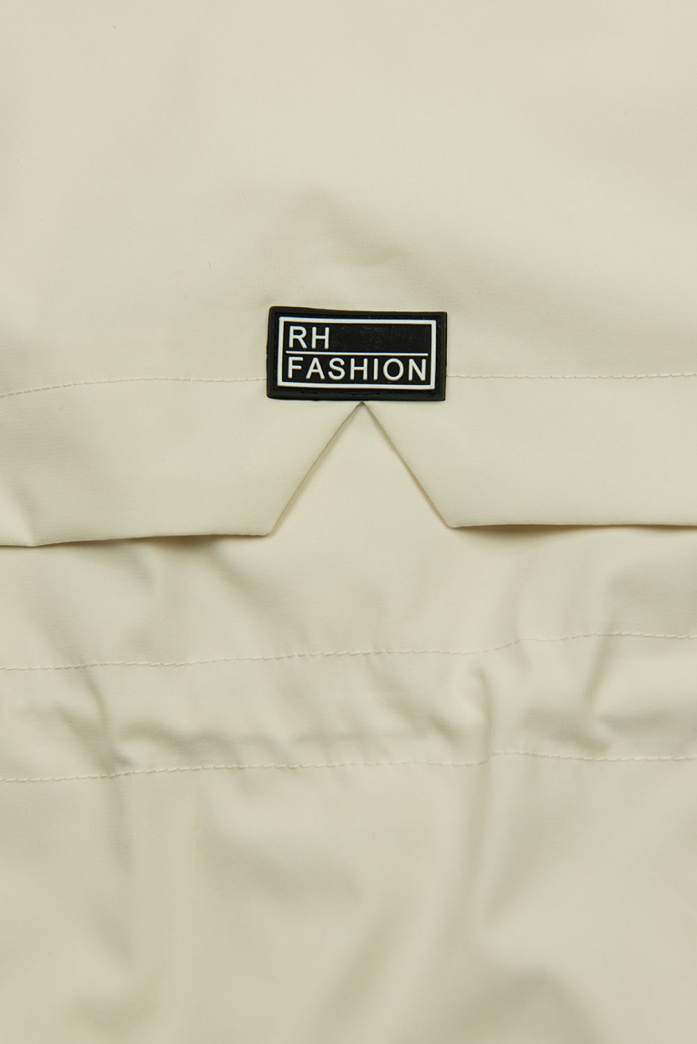 Krémová parka se zlatými detaily