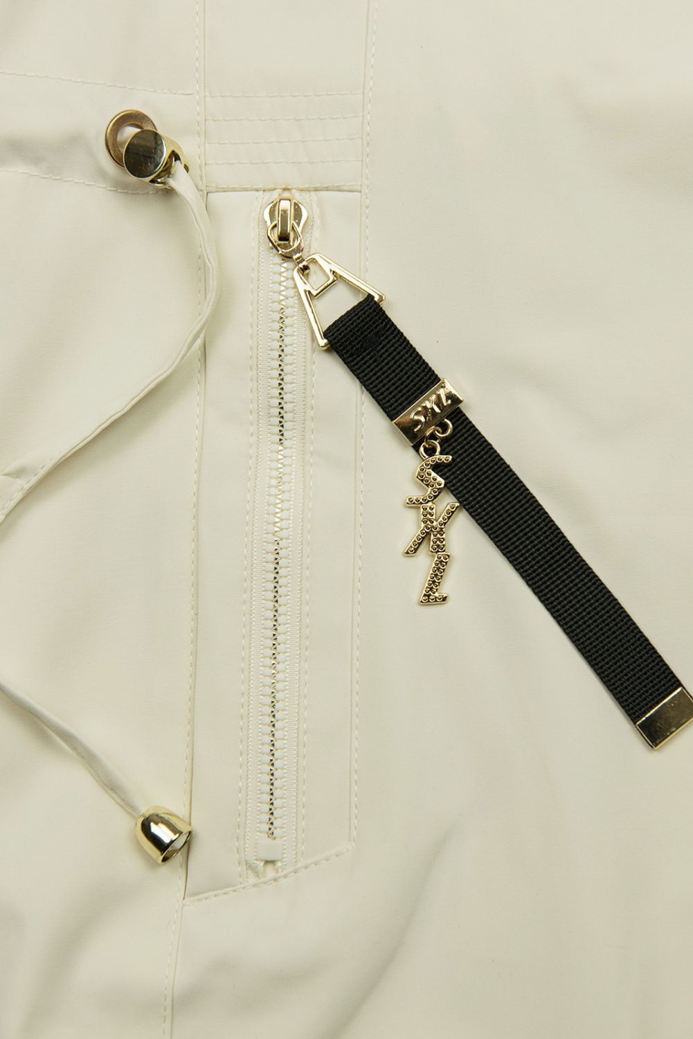 Krémová parka se zlatými detaily