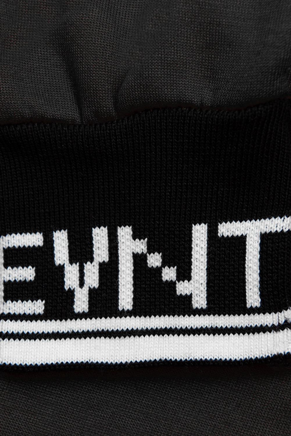 Černá sportovní mikina v prodlouženém střihu