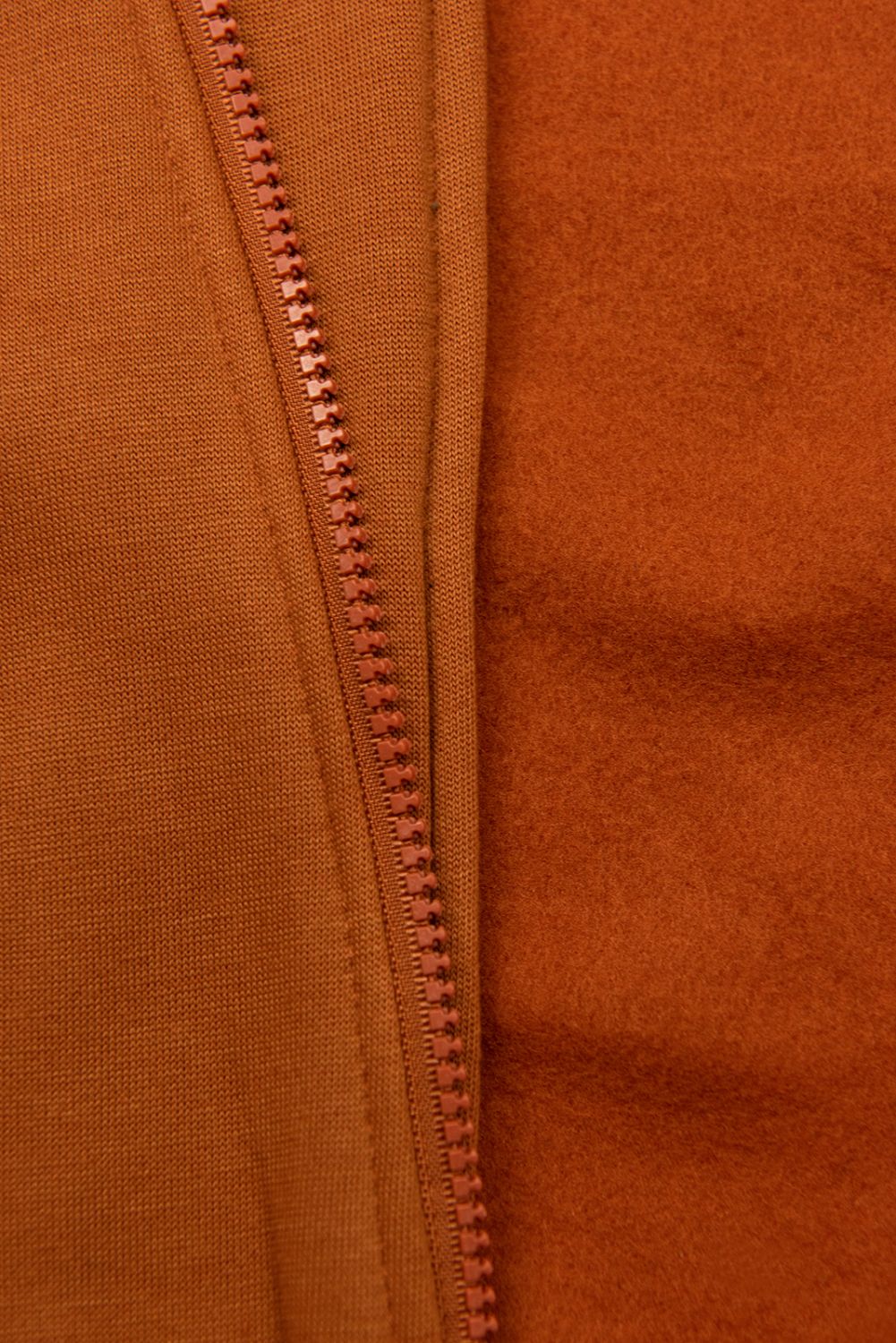 Terakota mikina s barevnou podšívkou v kapuci