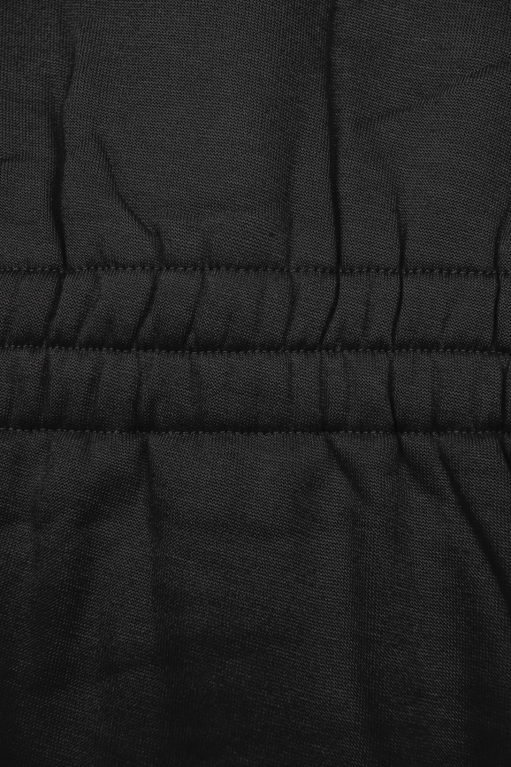 Černá mikina s tvarovaným pasem