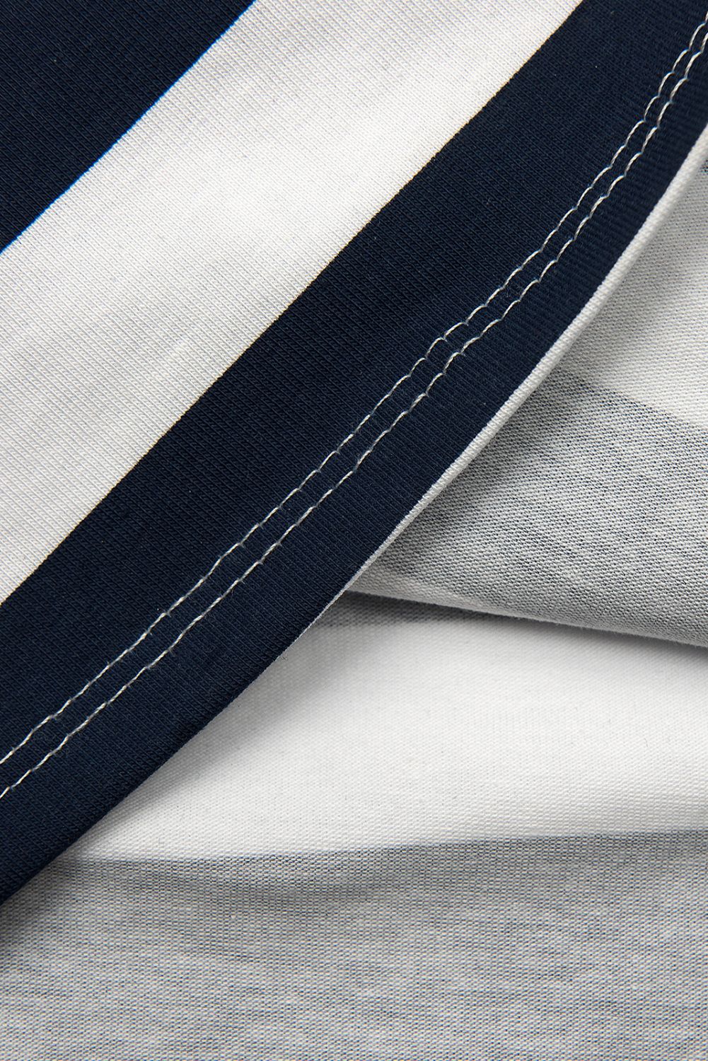 Modro-bílé pruhované šaty XX.