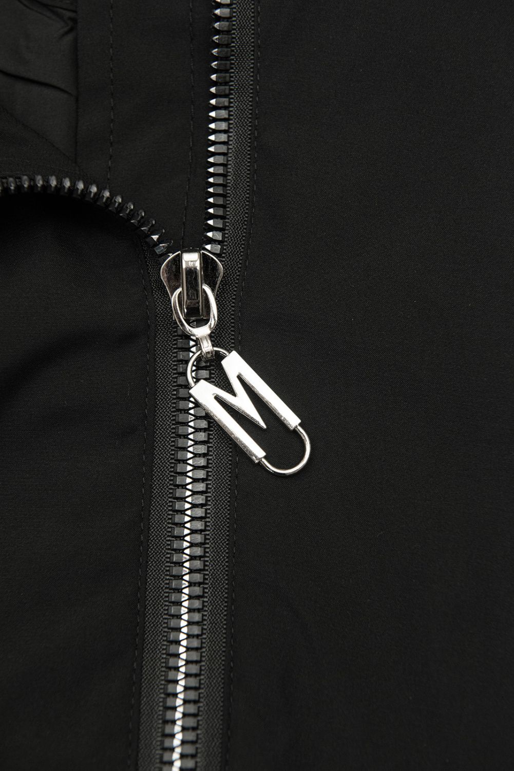 Černá parka s odepínatelnou kapucí