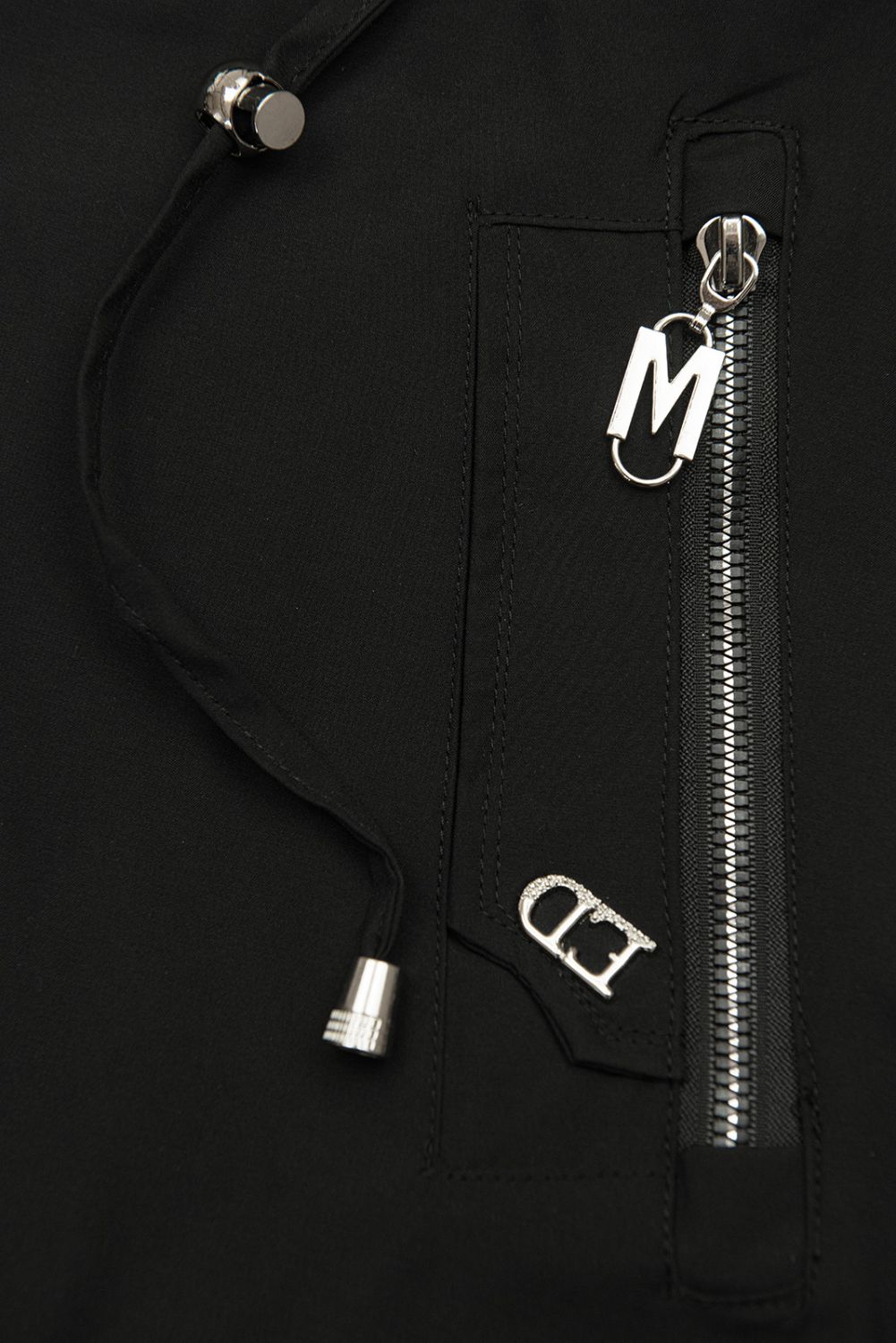 Černá parka s odepínatelnou kapucí