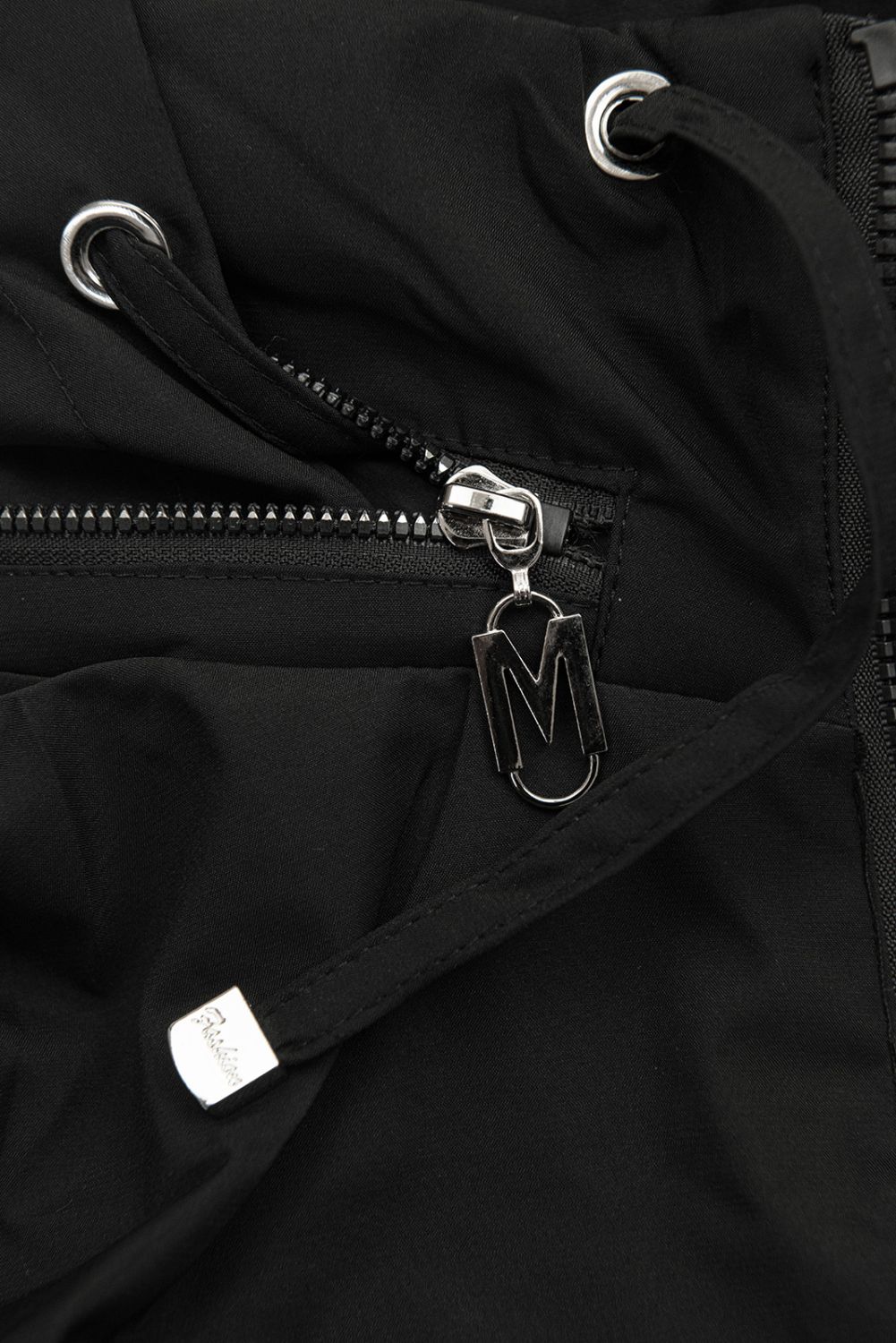 Černá parka s odepínatelnou kapucí