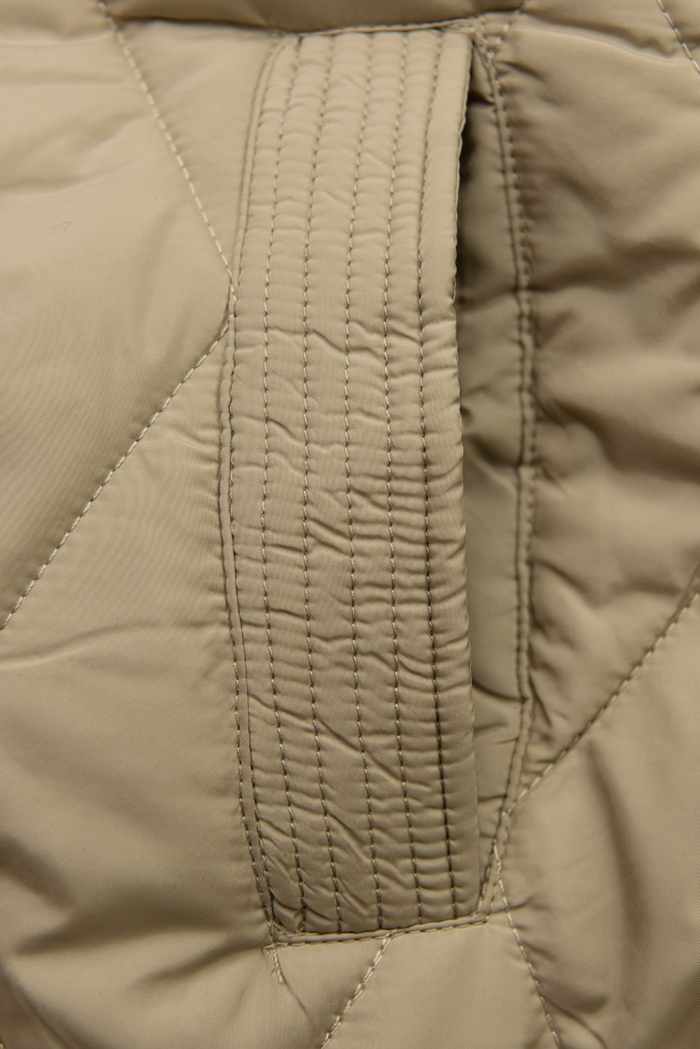 Béžová prošívaná bunda s páskem