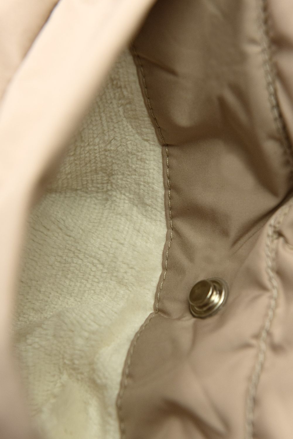 Béžová zimní bunda s páskem