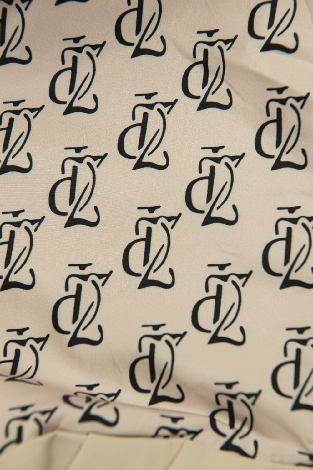 Prodloužená parka s potiskem v kapuci světle béžová