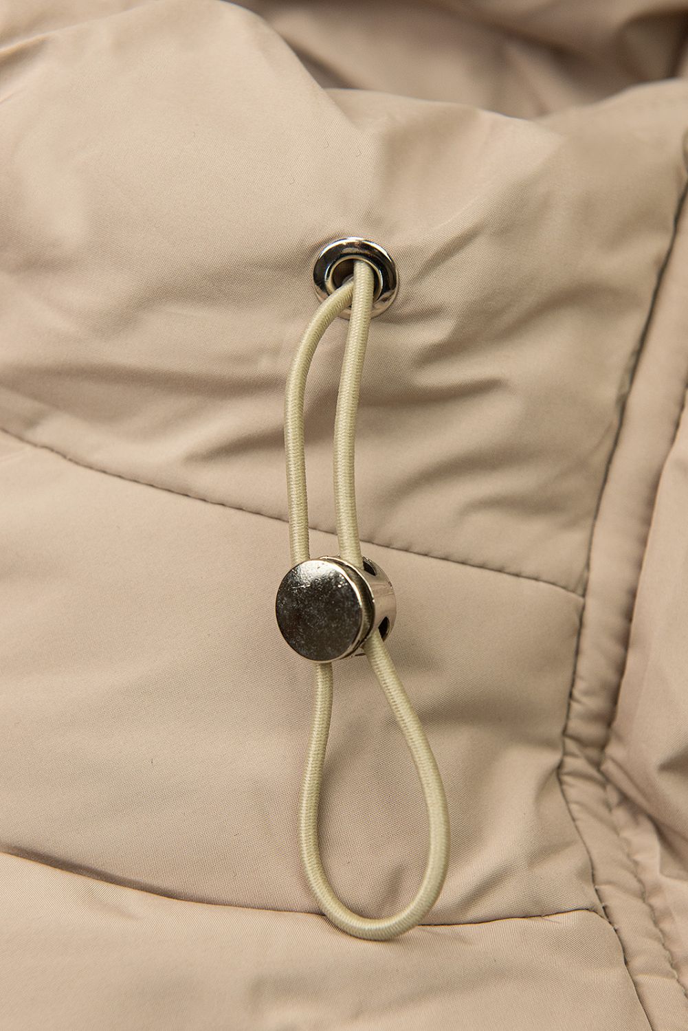 Béžová zimní bunda s páskem