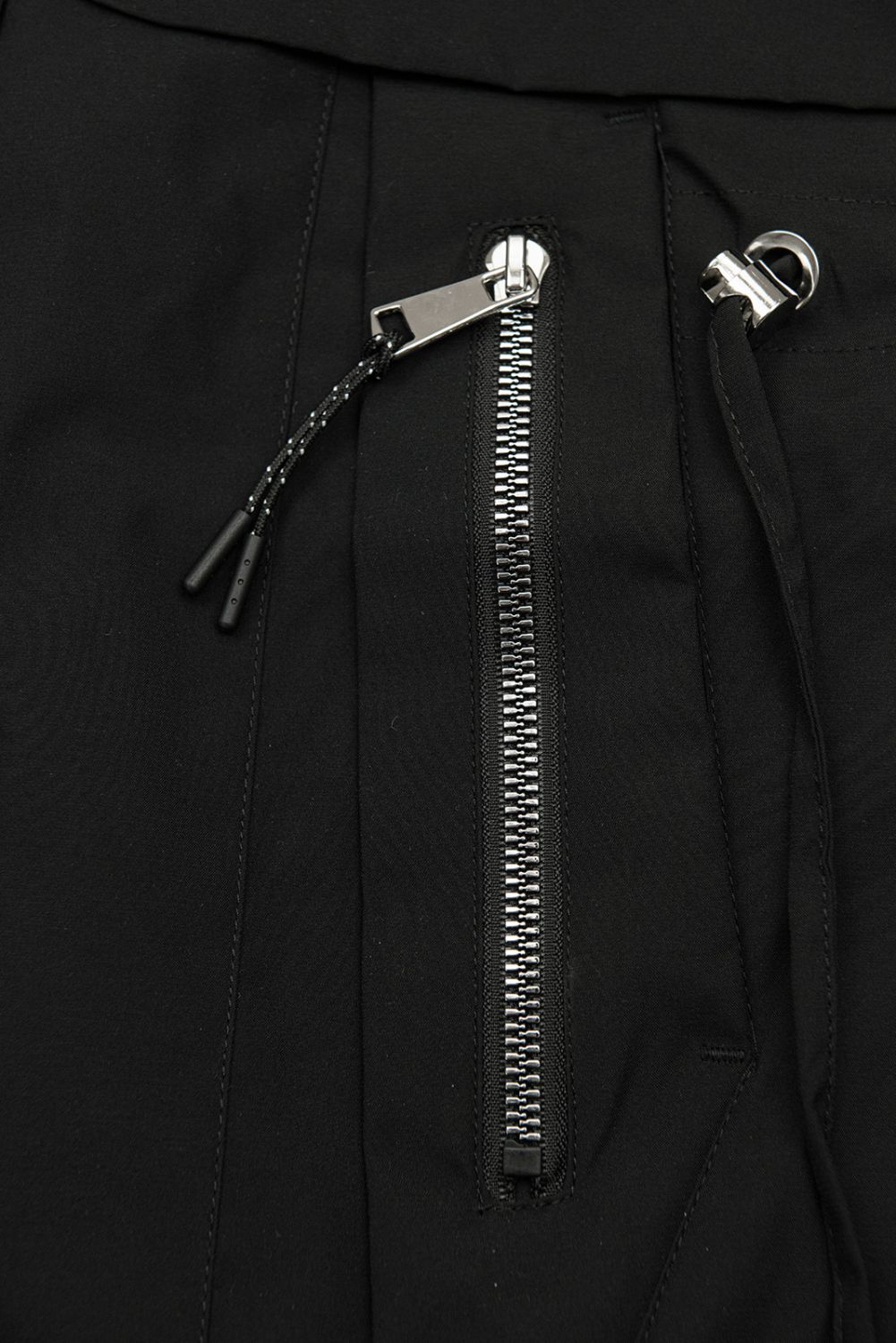 Prodloužená parka s potiskem v kapuci černá